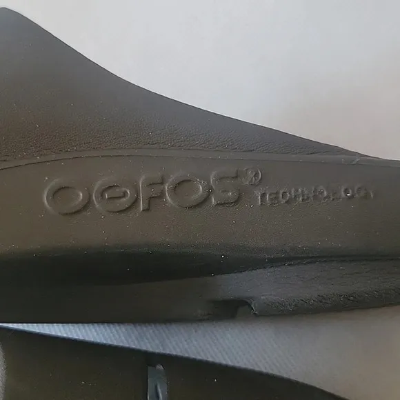 MEN'S OOFOS BLACK SLIP ON SANDALS‎ (sz 13)