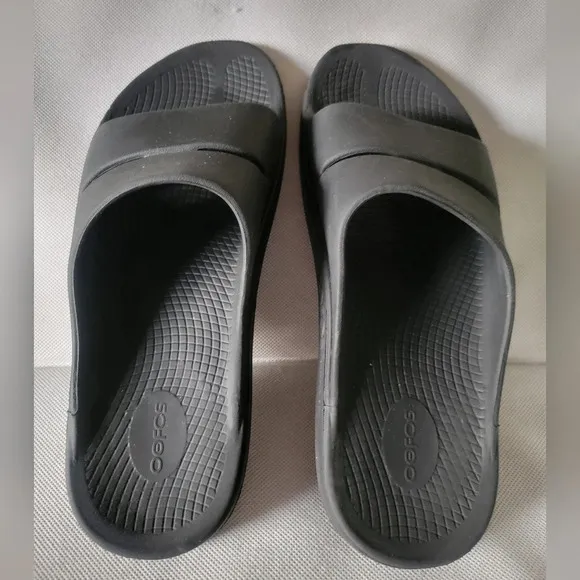 MEN'S OOFOS BLACK SLIP ON SANDALS‎ (sz 13)