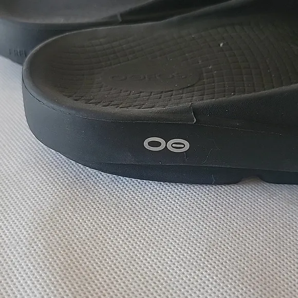 MEN'S OOFOS BLACK SLIP ON SANDALS‎ (sz 13)