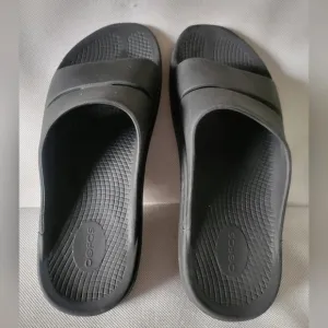 MEN'S OOFOS BLACK SLIP ON SANDALS‎ (sz 13)