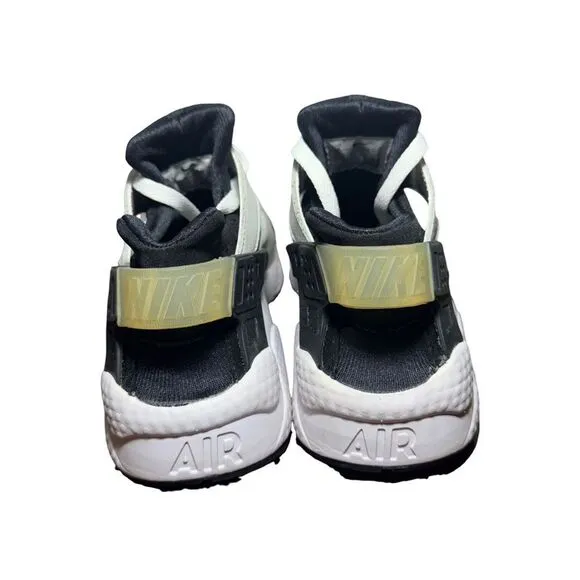 Men’s Nike hurache athletic shoes size 8 black and white