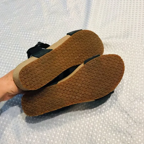 Mephisto wedges sandals