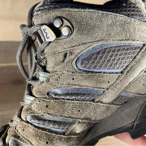 Merrell Moab 2 mid Womens size 7 boots gray blue waterproof athletic hiking shoe