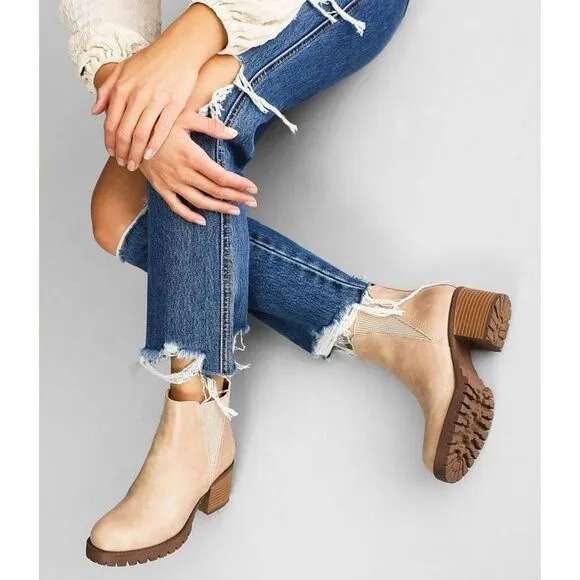 MIA Lylith Chelsea Lug Ankle Boot  Size 10