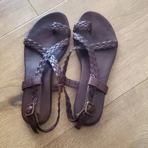 Michael Kors Braided‎ Brown Leather Sandals. Size 6 M