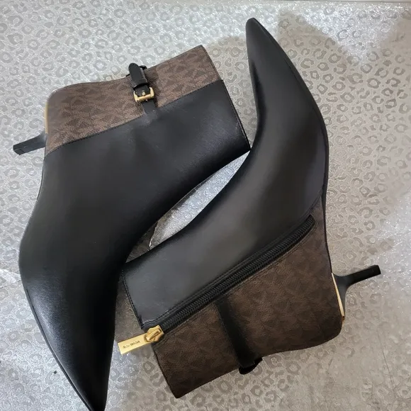 Michael  Kors Elegant Black and Brown Ankle Boots Sz-8 Nwot Box