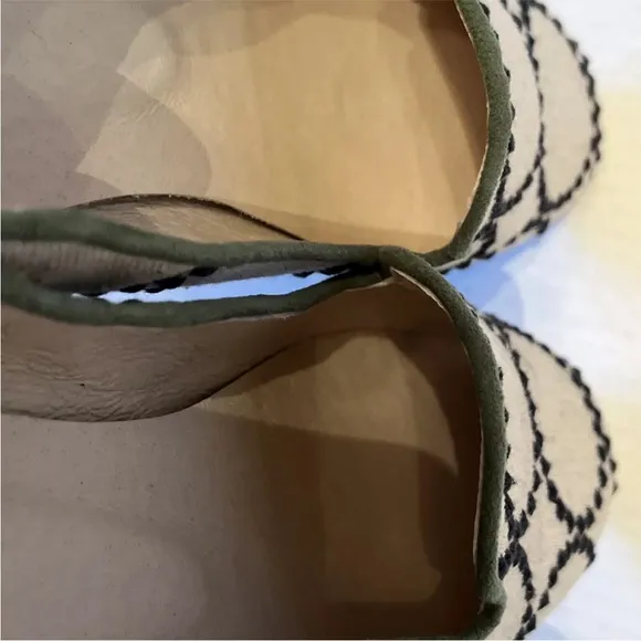 Mina Perhonen 39/24.5/US 7.5 Tambourine Aurinko Slip-on Shoes Natural Green 💖