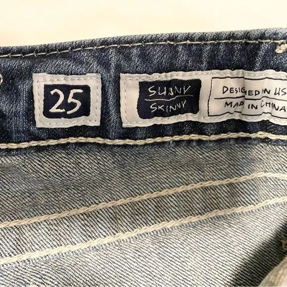 Miss Me “Sunny” jeans bootcut size 25 (2 or 3 ) Skinny