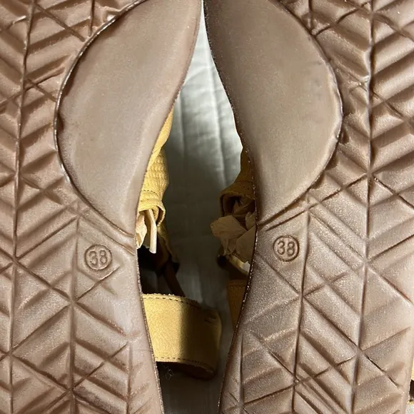 Miz Mooz Fifi Ankle Strap Sandals Size 38 Wide