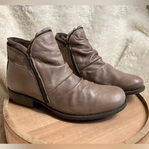 Miz Mooz Luna Comfort Casual Ruched Side Zip Fashion Bootie Size 9.5