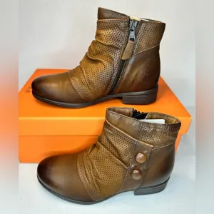 Miz Mooz Sallie Hazelnut casual classic comfy outdoorsy stylish chic fall