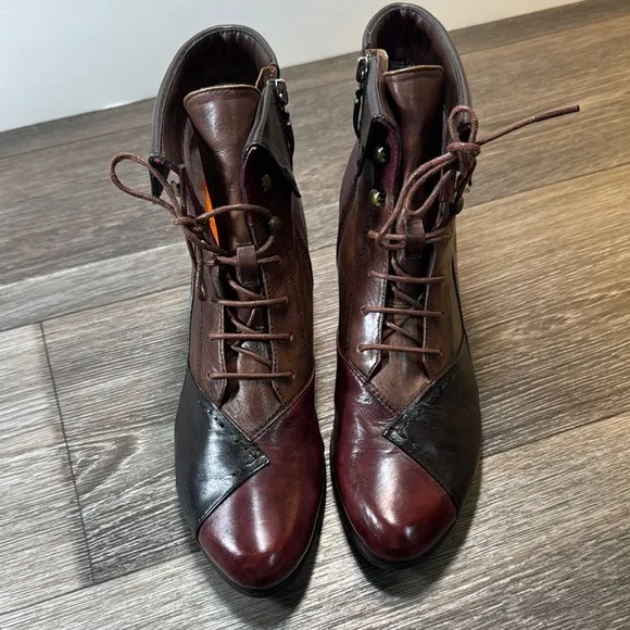 Multicolor Leather Ankle Boots woman’s size 9 (b89)
