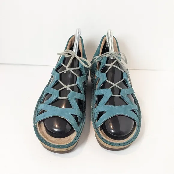 Naot Yarrow lace up sandals