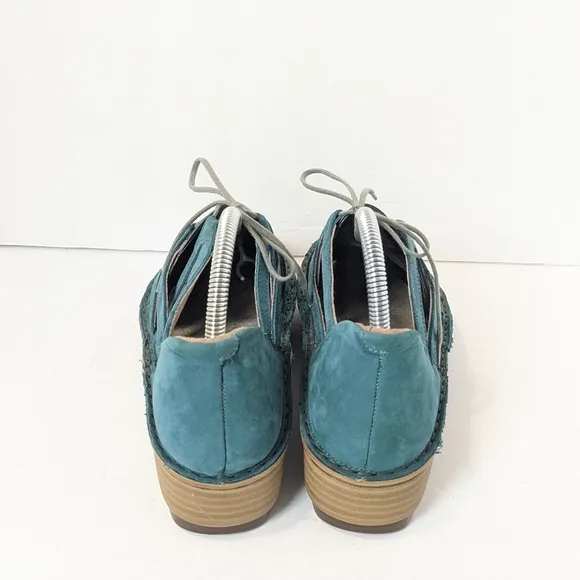 Naot Yarrow lace up sandals