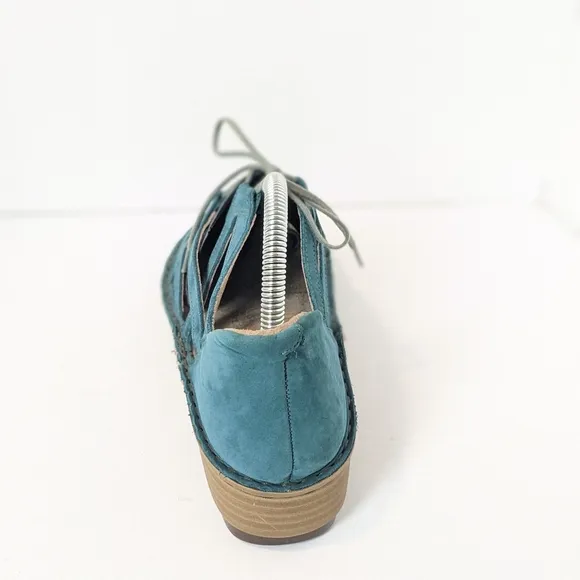 Naot Yarrow lace up sandals