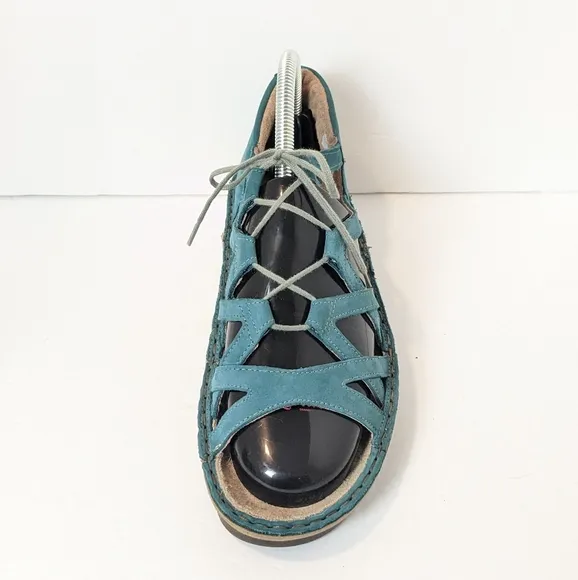 Naot Yarrow lace up sandals
