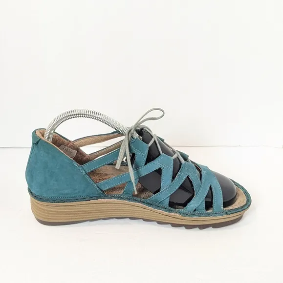 Naot Yarrow lace up sandals