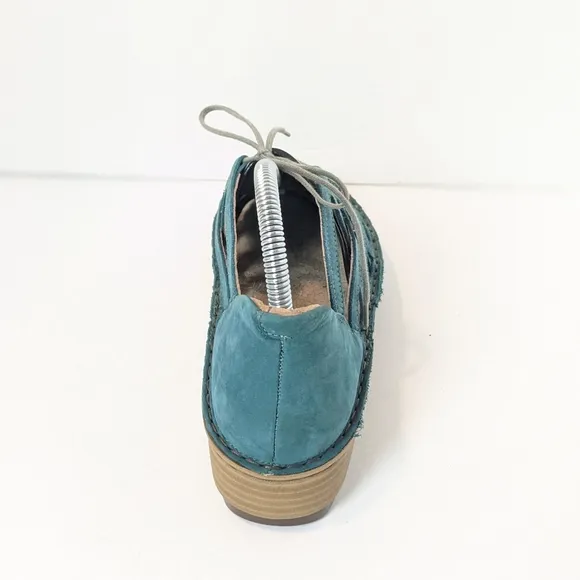 Naot Yarrow lace up sandals