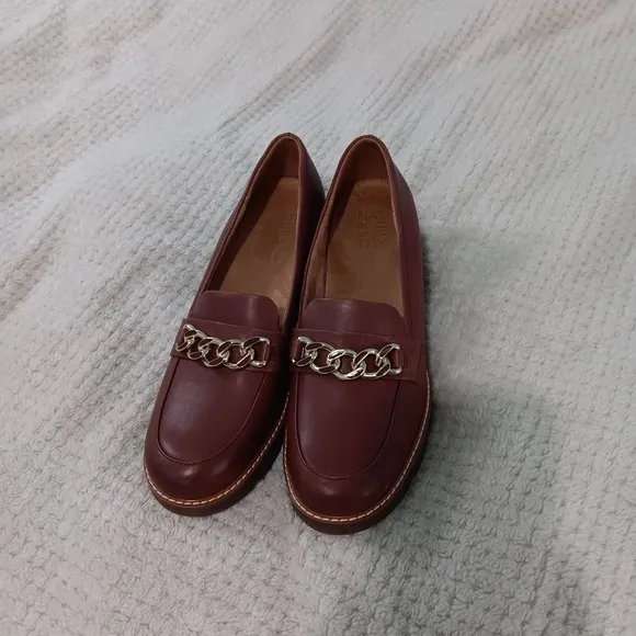 Naturalizer Women's  9M Desi Slip On Leather Loafer  With Gold Chain Cappuccino