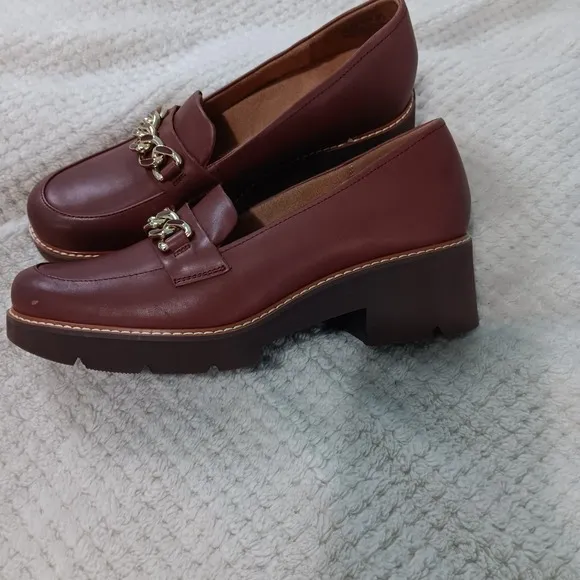 Naturalizer Women's  9M Desi Slip On Leather Loafer  With Gold Chain Cappuccino