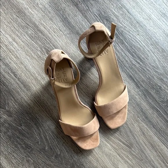 Naturalizer Women's Beige Suede Sandals Tan Platform Heels 9.5