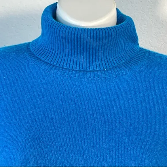Neiman Marcus Cashmere Collection Cashmere Turtleneck Blue L large