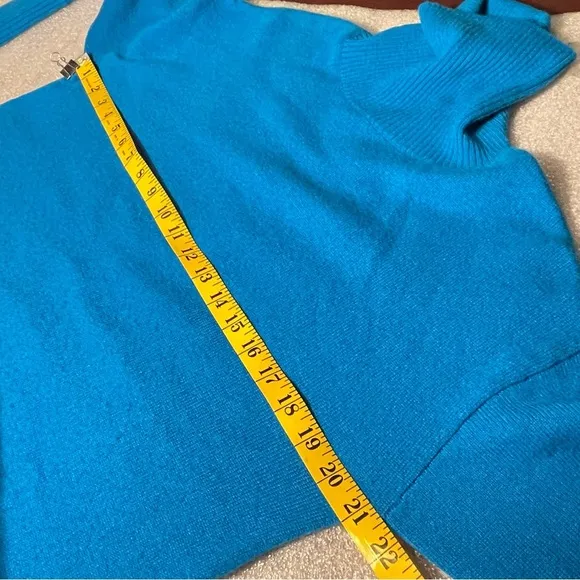 Neiman Marcus Cashmere Collection Cashmere Turtleneck Blue L large