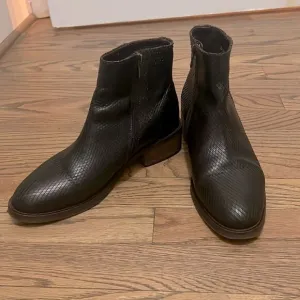 Neslihan Canpolat boot’s brown leather size 7.