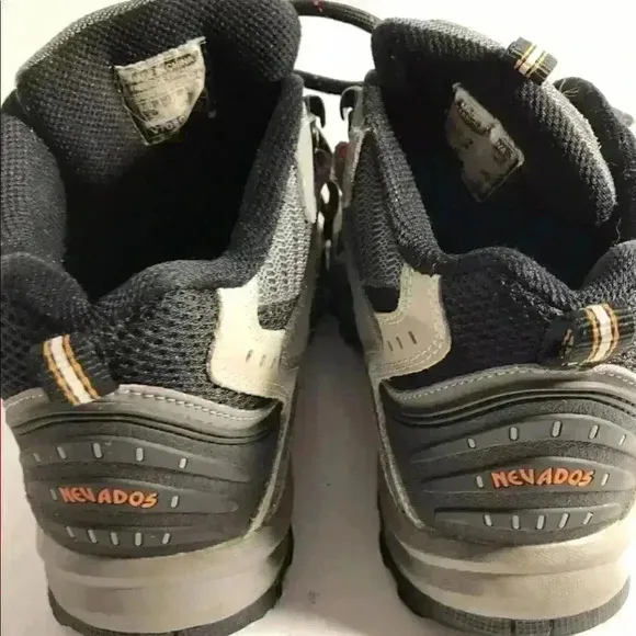 Nevados hiking boots