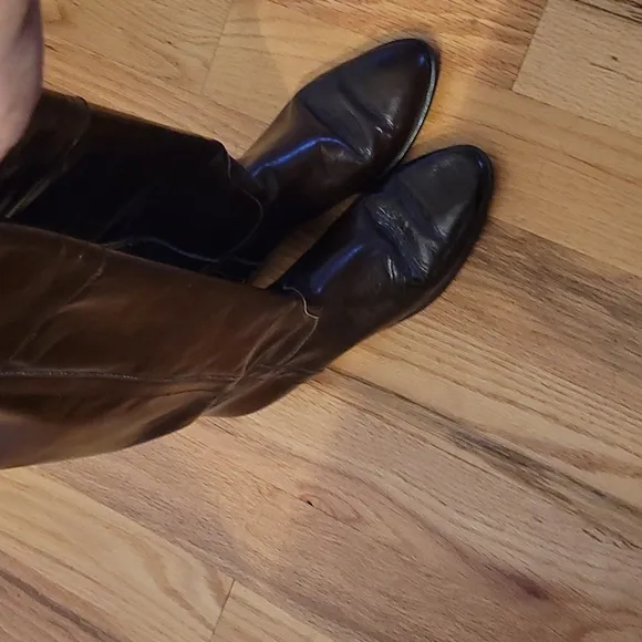 NEVER WORN CHARLES DAVID TALL LEATHER BOOTS