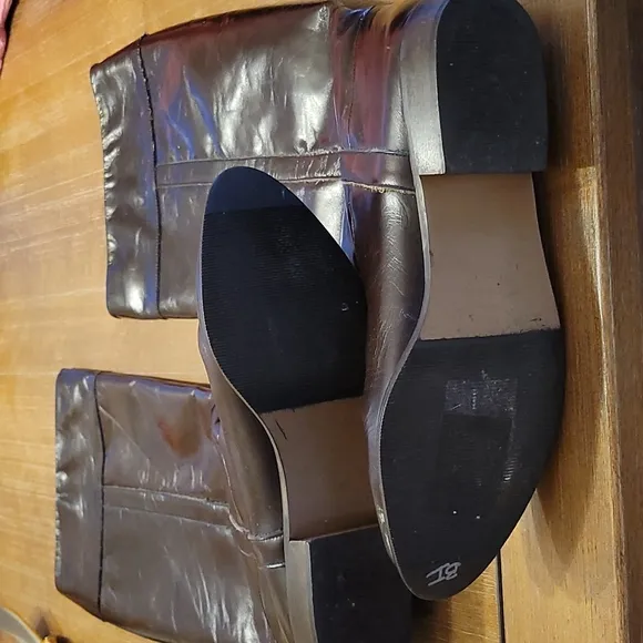 NEVER WORN CHARLES DAVID TALL LEATHER BOOTS