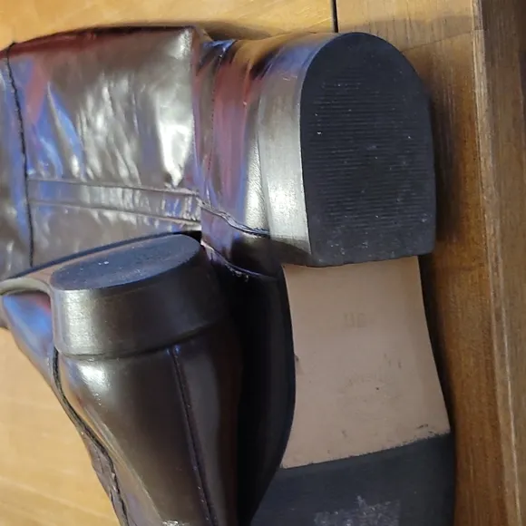 NEVER WORN CHARLES DAVID TALL LEATHER BOOTS