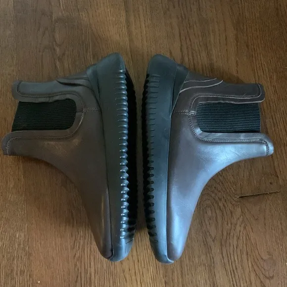 New Aquatalia Leather Chelsea Lug boots
