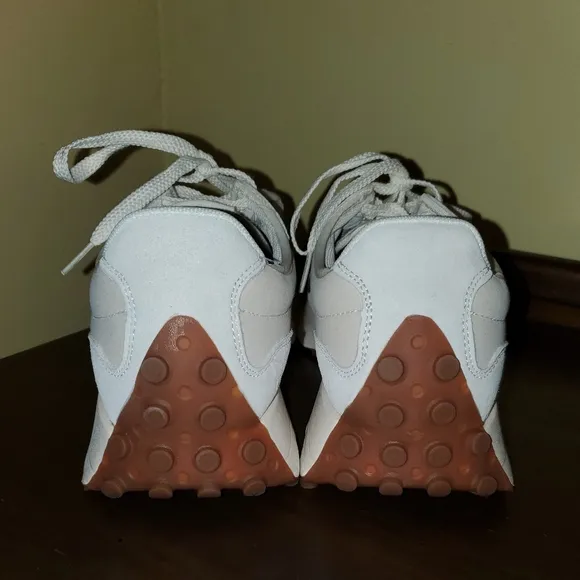 New Balance 327 Bandier Athletic Shoes Sz 10