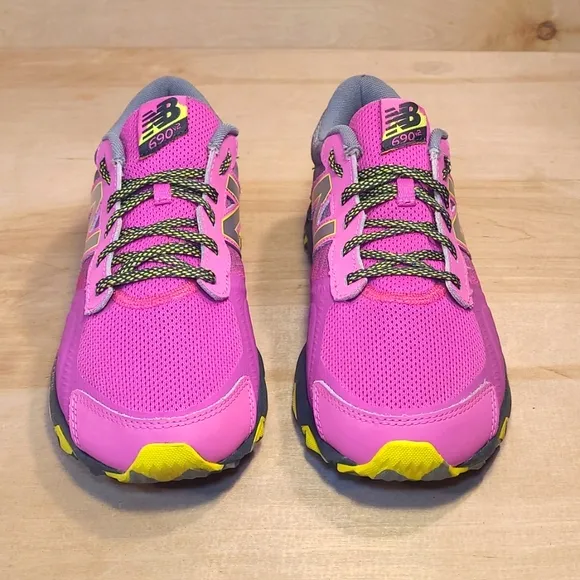 New Balance 690v2 Speed Ride Pink Gray Athletic Shoes