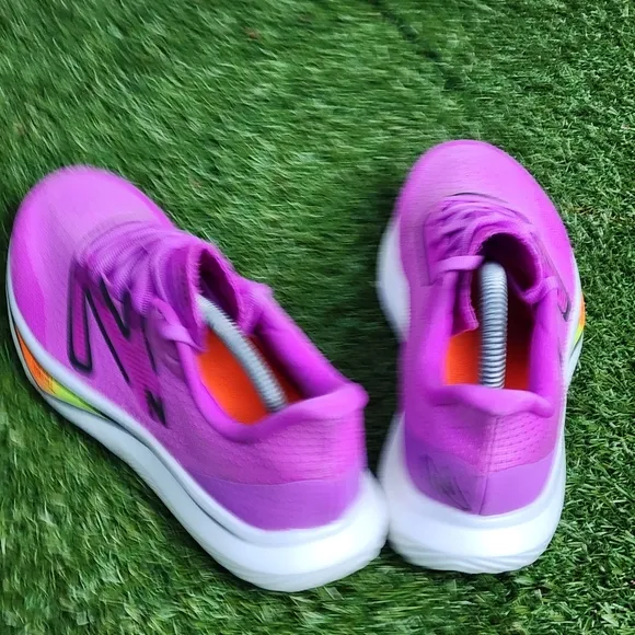 NEW BALANCE FUELCELL - Womens Shoes - SIZE 8