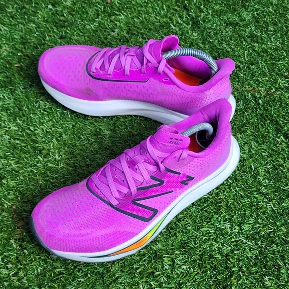 NEW BALANCE FUELCELL - Womens Shoes - SIZE 8