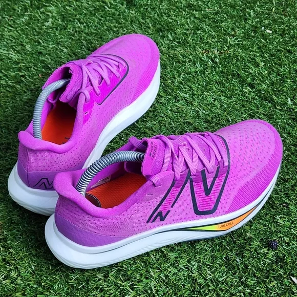 NEW BALANCE FUELCELL - Womens Shoes - SIZE 8