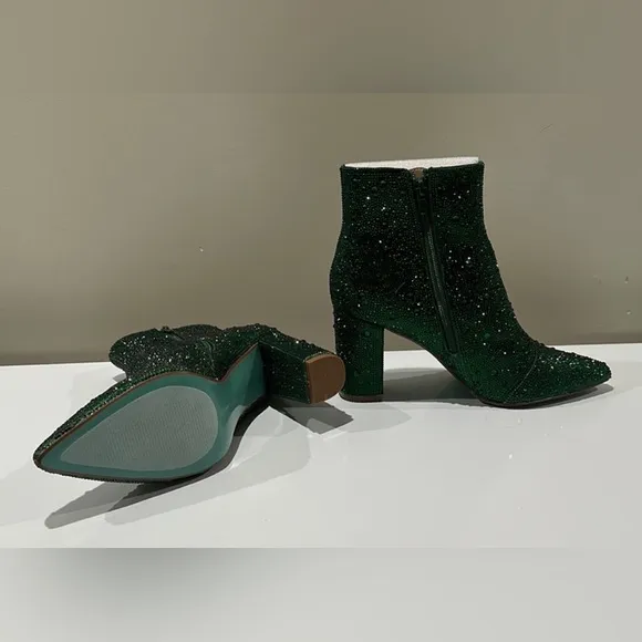 🌸NEW BETSEY JOHNSON CADY EMERALD WOMEN’S ANKLE BOOTS Sz 7 WITH BOX.