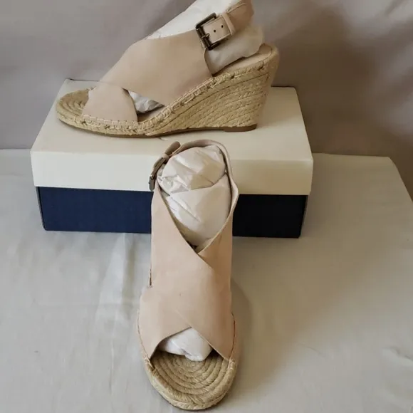New Caslon Cnsuri-Lea Blush Suede Sandals
