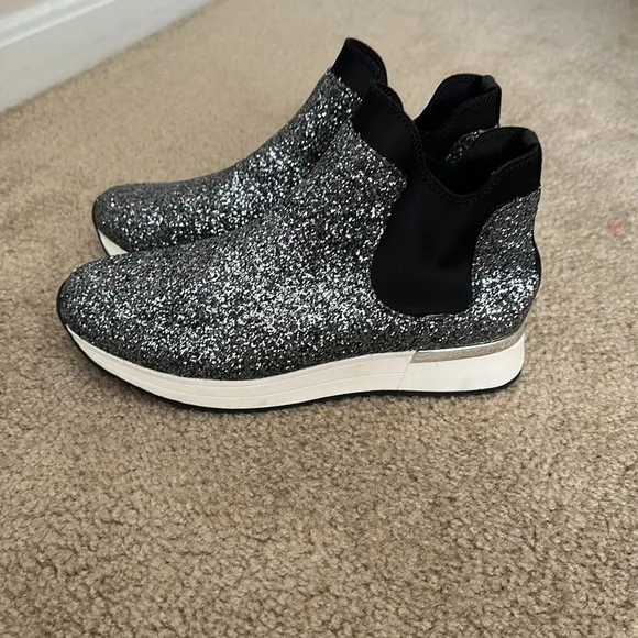 NEW! Chelsea Sparkly Glitter Jogger by Kenneth Cole Sneakers - Size 8
