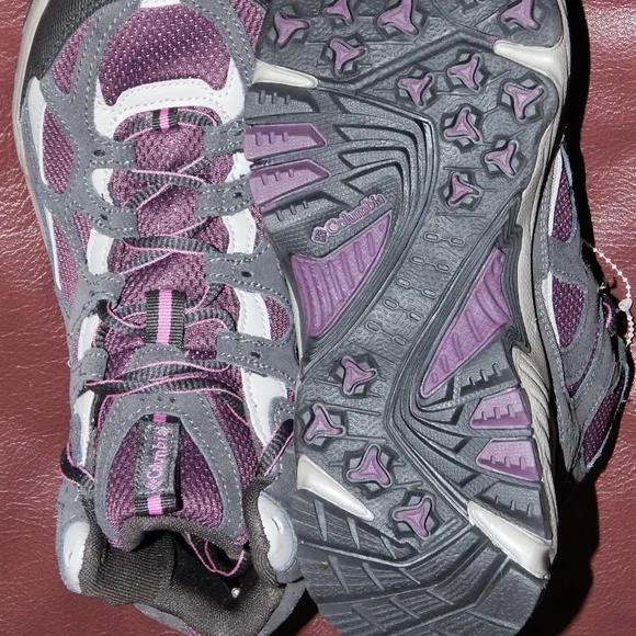 NEW Columbia boots Women Hiking 6.5 Maroon Red