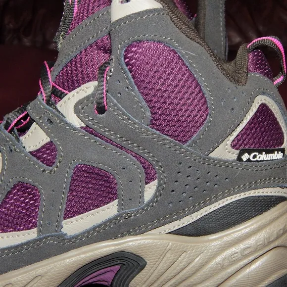 NEW Columbia boots Women Hiking 6.5 Maroon Red