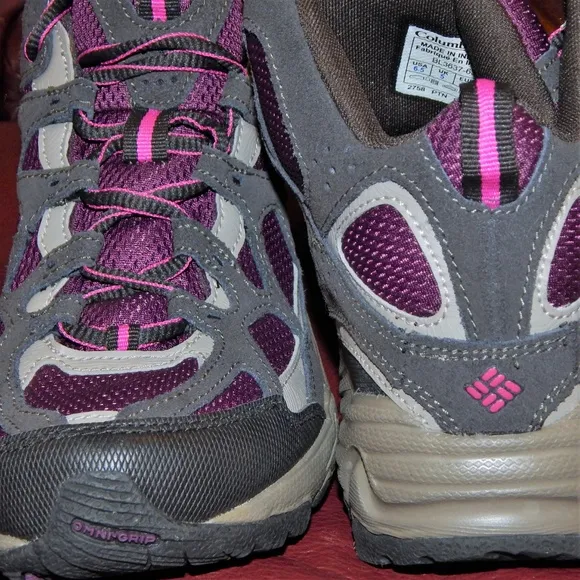 NEW Columbia boots Women Hiking 6.5 Maroon Red
