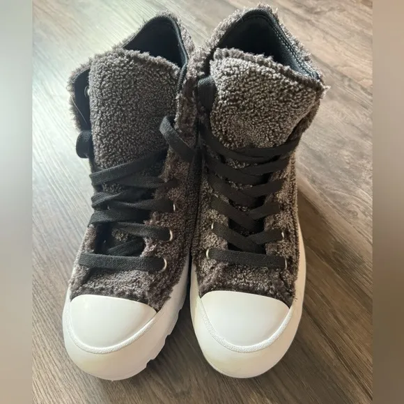 NEW Converse All Star High Top Sherpa Women’s Size US 6 EUR 36,5