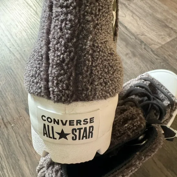 NEW Converse All Star High Top Sherpa Women’s Size US 6 EUR 36,5