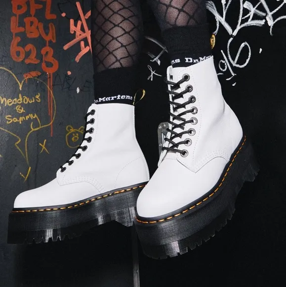 NEW Doc Martens White Pisa Milled Leather 1460 Pascal Max Platform Boots 8.5