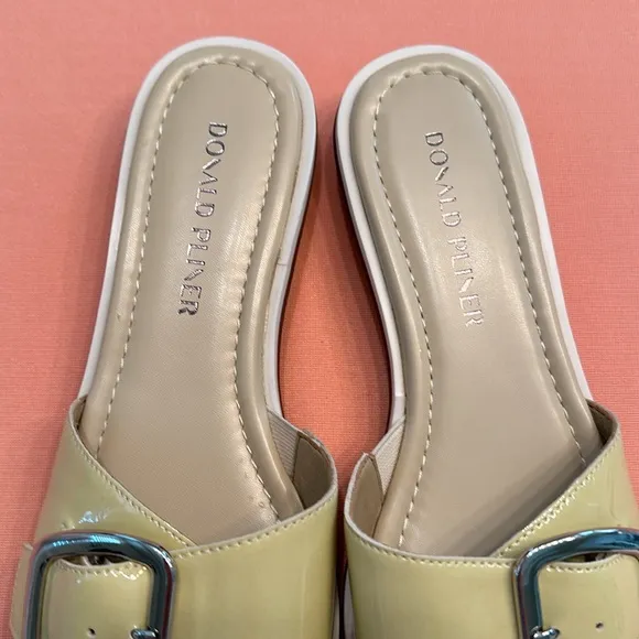 New Donold Pliner Sandals. Size 7.5.