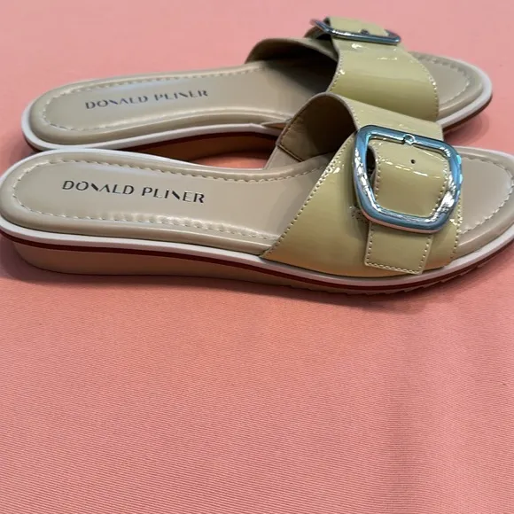 New Donold Pliner Sandals. Size 7.5.