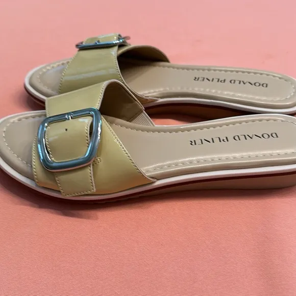 New Donold Pliner Sandals. Size 7.5.